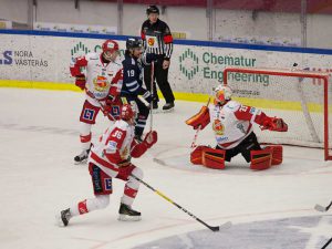 Carl Perssson utanför bild hänger in 2-0
